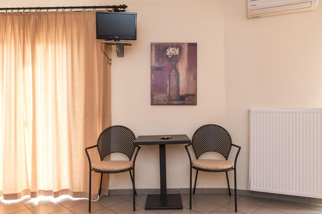 Diana Hotel Makrakómi Екстериор снимка