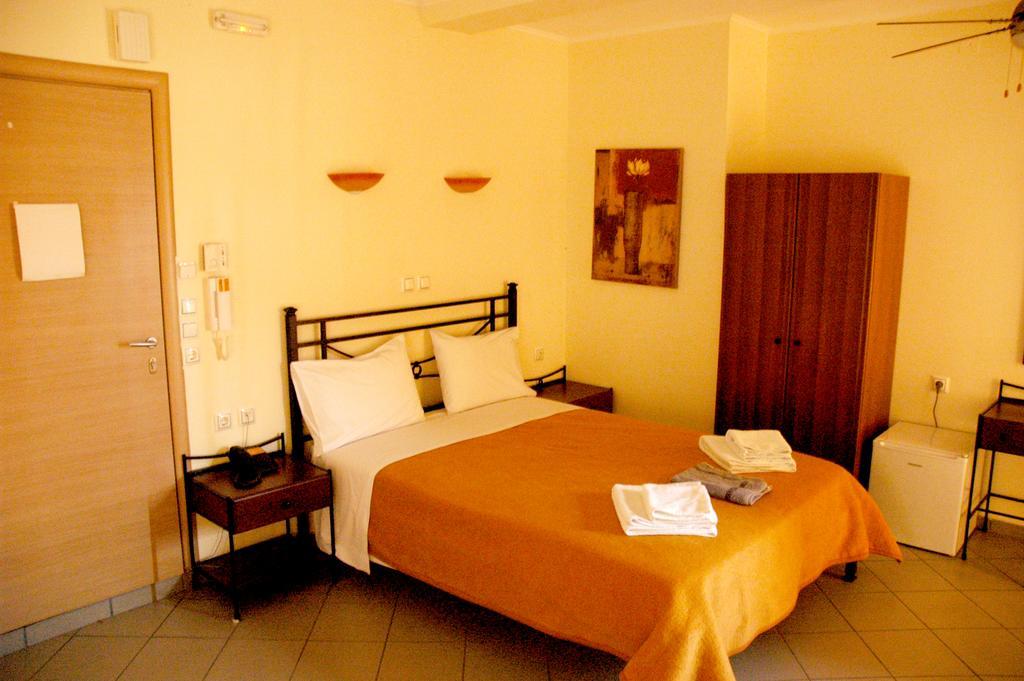 Diana Hotel Makrakómi Екстериор снимка