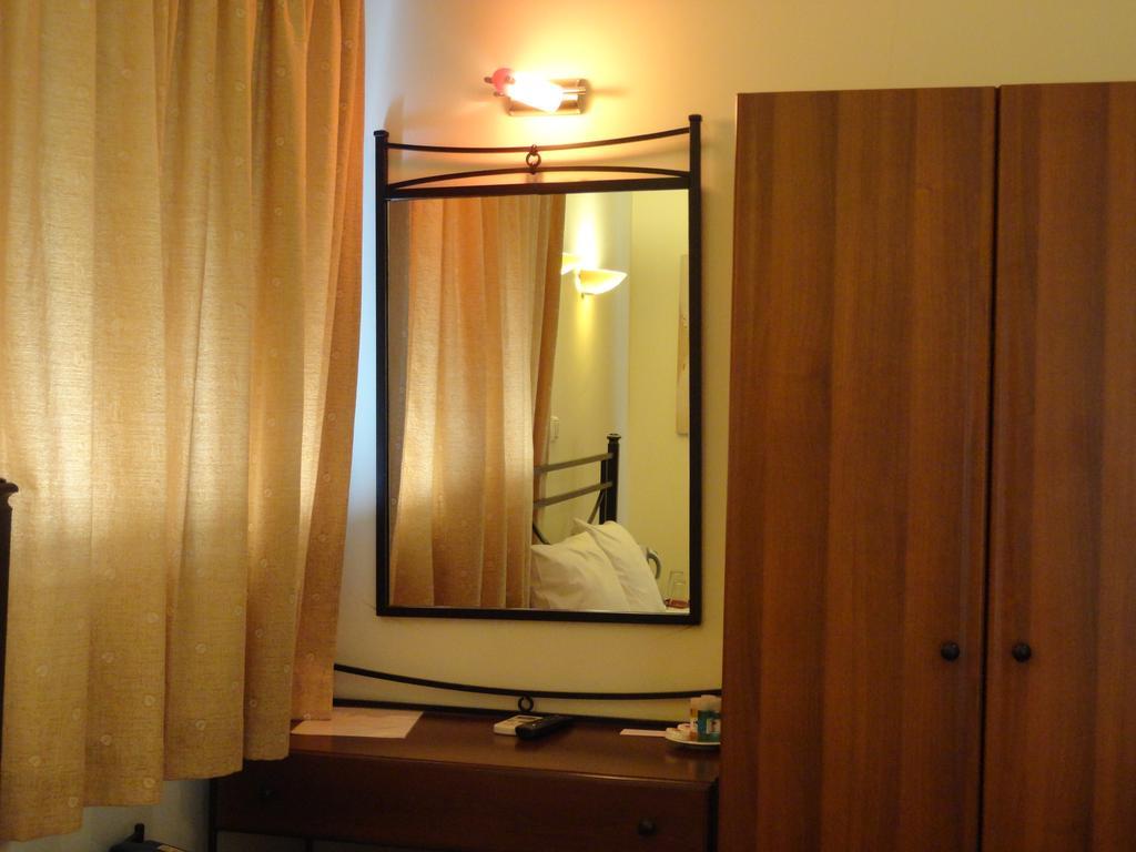 Diana Hotel Makrakómi Екстериор снимка